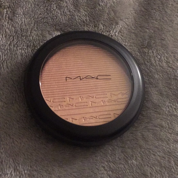 BNWOB MAC BEAMING BLUSH HIGHLIGHTER - Picture 2 of 2